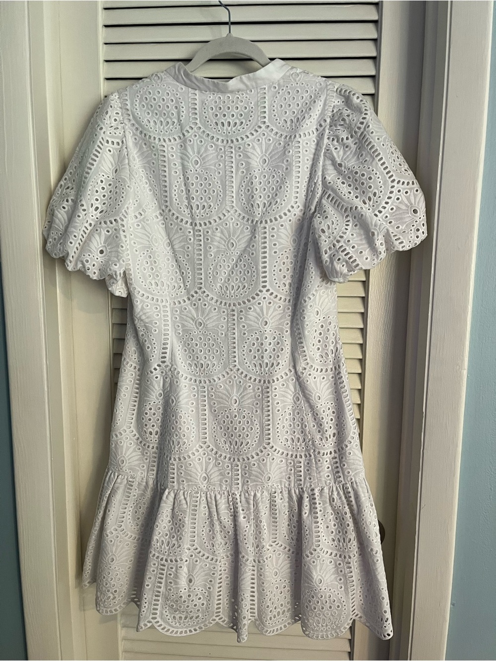Lilly Pulitzer Xylia Dress in Resort White Pineapple Tile Eyelet, size 6 - Picture 5 of 6